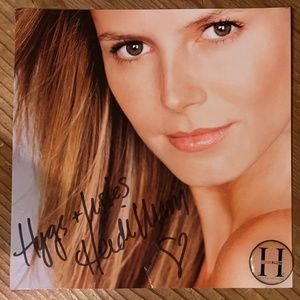 Heidi Klum RARE Personally Signed Photo Hugs & Kisses Round Seal Authenticated